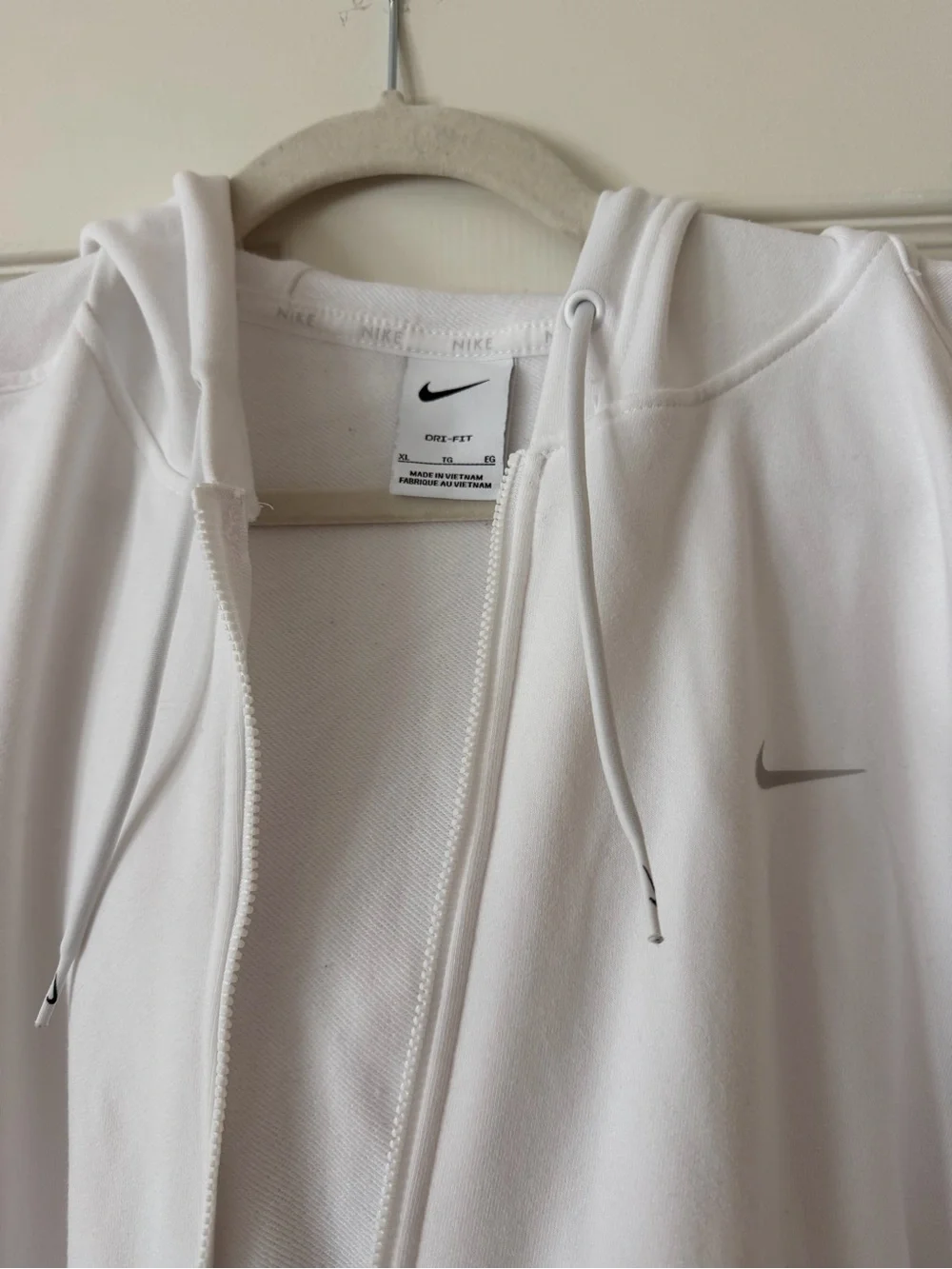 Nike Women’s White Zip-Up Hooded Jacket
